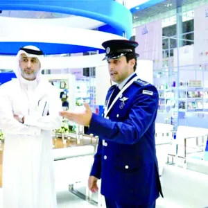 وزير الدولة للشؤون الداخلية يزور معرض الدوحة الدولي للكتاب