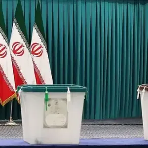 إيران تجري الانتخابات الرئاسية المبكرة في 28 يونيو