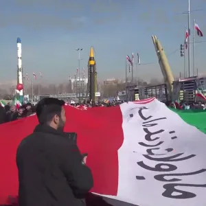 بالفيديو.. عرض صواريخ وطائرات مسيرة أثناء الاحتفالات بذكرى انتصار الثورة الإسلامية في طهران