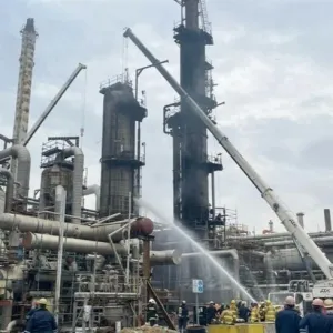 اندلاع حريق في خط لإنتاج النفط في الكويت وإصابة عدد من العمال