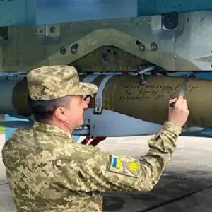 قنابل موجهة فرنسية تفقد فاعليتها عند إطلاقها من "سو-25" الأوكرانية.. ما السبب؟