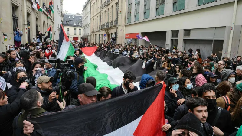 توتر أمام كلية «ساينس بو» في باريس على خلفية تحرّكات مؤيدة للفلسطينيين