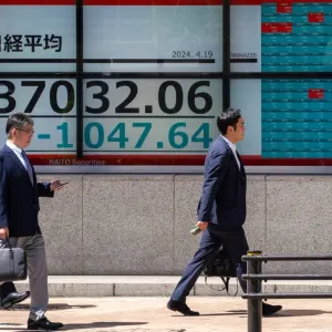 نيكي ينخفض مع احتمال تشديد بنك اليابان للسياسة النقدية