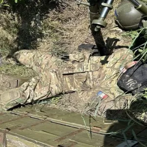 الجيش الروسي يلقي القبض على مرتزق فرنسي بالقرب من خاركوف (فيديو)