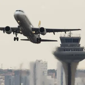 مطار مسقط الدولي يبدأ التشغيل التجاري للمدرج الجنوبي