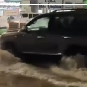 سيول السعودية.. مشاهد خاصة لسقوط الأمطار والسيول شرق مكة
