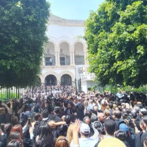 المحامون التونسيون ينفذون وقفة احتجاجية أمام قصر العدالة