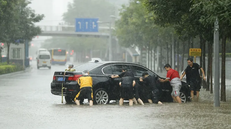 إجلاء أكثر من 800 شخص في جنوب الصين بسبب الفيضانات (فيديو)