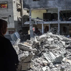 قصف ومعارك في جنوب غزة ومقتل 8 جنود إسرائيليين