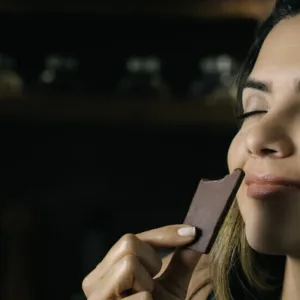 ما تأثير الشوكولاتة على النساء في منتصف العمر؟