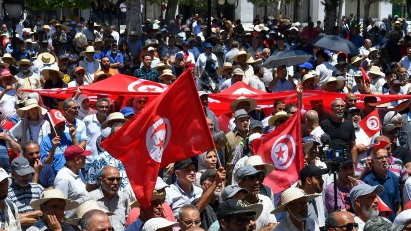 أساتذة قانون تونسيّون يطالبون بإطلاق موقوفين متّهمين بالتآمر على أمن الدولة