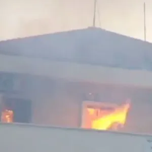 بالفيديو- حريق مفاجئ في مركز الأمن العام عند نقطة العريضة الحدودية