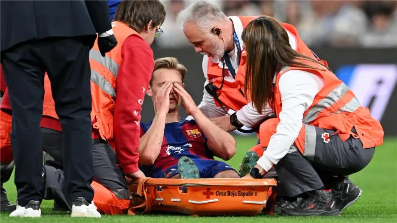 برشلونة يُعلن التشخيص النهائي لإصابة دي يونج في مباراة الكلاسيكو