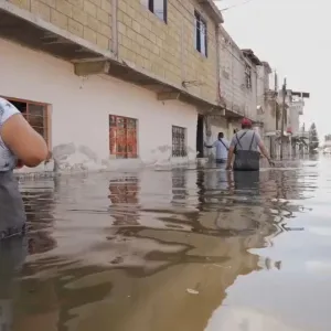 المكسيك: فيضانات وبنية تحتية مهترئة تُغرق مدينة تشالكو بمياه الصرف الصحي لأكثر من شهر