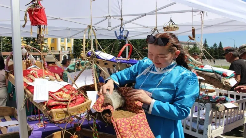 "رمز مقدس للعائلة والطفولة".. أول مهرجان أوراسي "للمهود" في جمهورية توفا الروسية