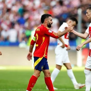 مدرب إسبانيا يطالب لاعبيه بالهدوء ومدرب كرواتيا يعتذر