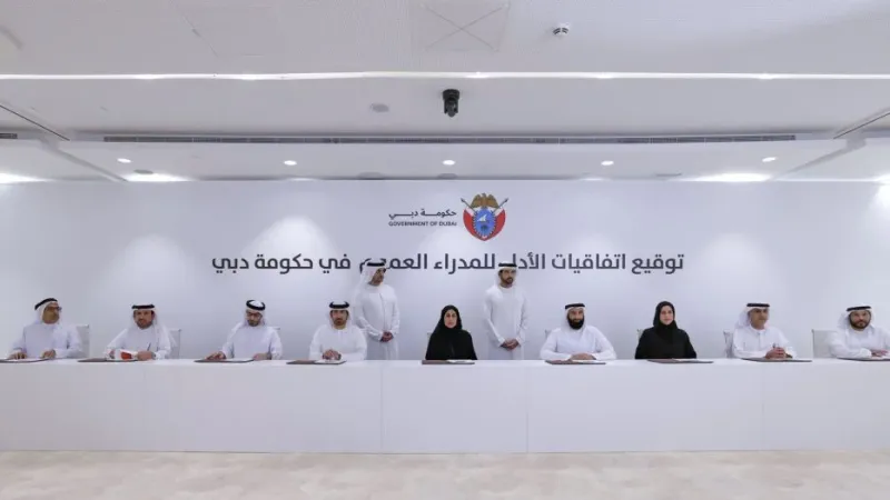 حمدان بن محمد يشهد توقيع اتفاقيات الأداء للمدراء العموم في حكومة دبي