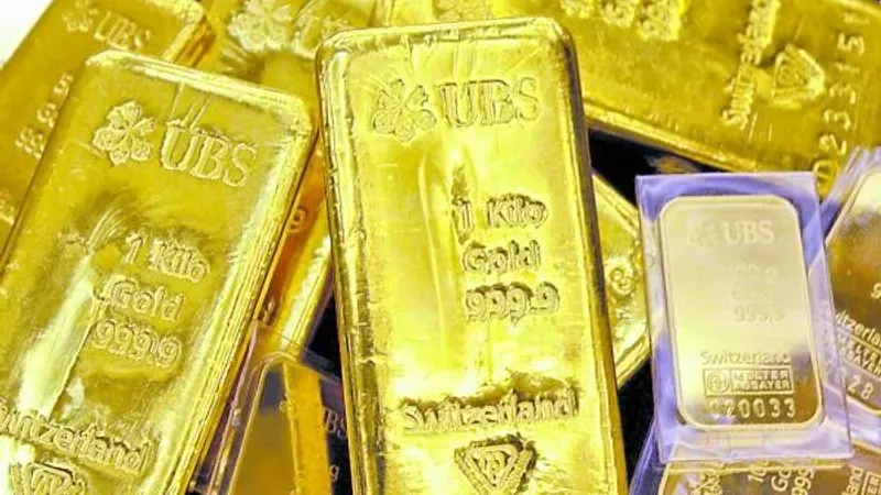 ارتفاع الدولار يوقف تقدم الذهب