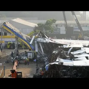 مقتل 3 أشخاص وإصابة 59 آخرين في سقوط لوحة إعلانات عملاقة في مومباي