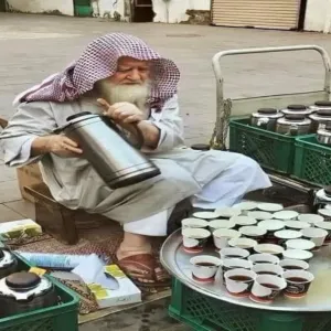 قصة السوري إسماعيل الزعيم "أبو السباع".. مطعم زوار المسجد النبوي بالمجان 40 عاما (صور + فيديو)
