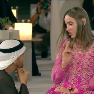 الإمارات.. فيديو أسلوب استماع محمد بن زايد لفتاة تونسية خلال تكريمها يثير تفاعلا