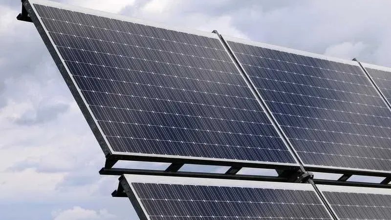 «هيئة الشراكة» تراجع المؤهلات المسبقة للطاقة الشمسية