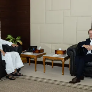 رئيس المؤسسة القطرية للإعلام يجتمع مع السفير الفرنسي لدى الدولة
