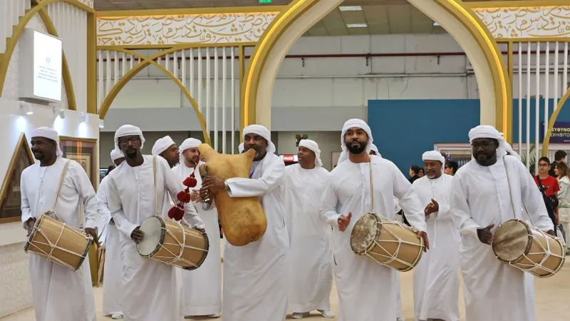 التراث الشعبي الإماراتي يبهر زوار «سالونيك الدولي للكتاب»