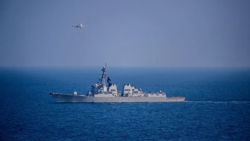 الولايات المتحدة تنفي إصابة أي سفن جراء هجوم الحوثيين في خليج عدن