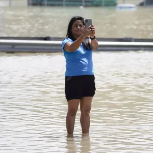 شاهد: ما بعد الطوفان... دبي تكافح للتعافي من تداعيات الأمطار الغزيرة التي ضربت الإمارات