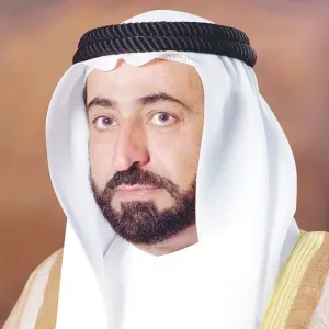 حاكم الشارقة يعزي خادم الحرمين بوفاة الأمير منصور بن بدر