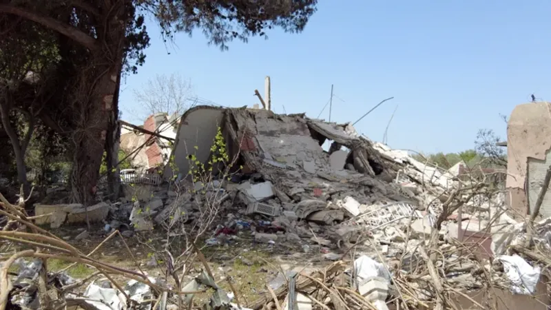 بي بي سي في جنوبي لبنان: منازل تحوّلت إلى "تلال من الركام"