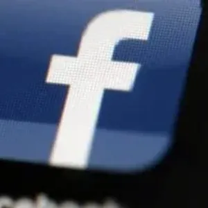 ضبط المتهم بسرقة حسابات فيس بوك من مواطنين لطلب تحويل مبالغ مالية