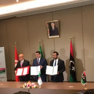 التوقيع على إنشاء آلية جزائرية تونسية ليبية للتشاور حول إدارة المياه الجوفية المشتركة بالصحراء الشمالية
