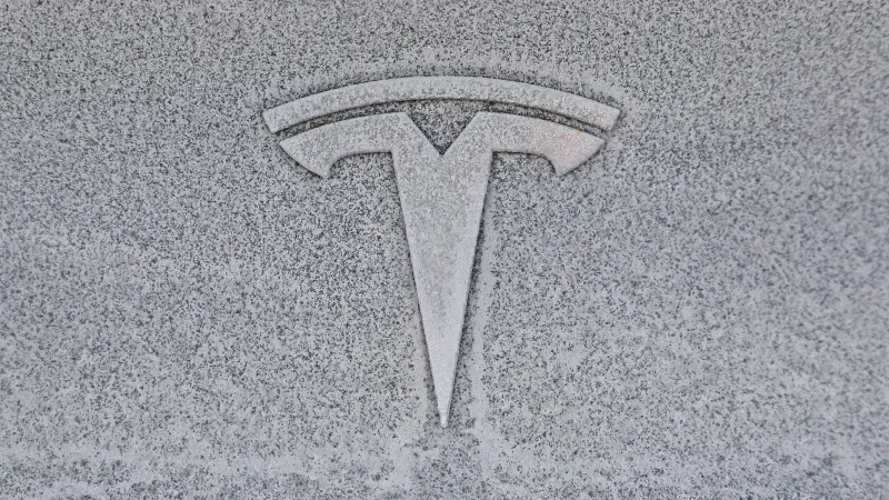 سهم Tesla يقفز 13.5% بعد إزالة عقبات أمام القيادة الذاتية لسياراتها بالصين