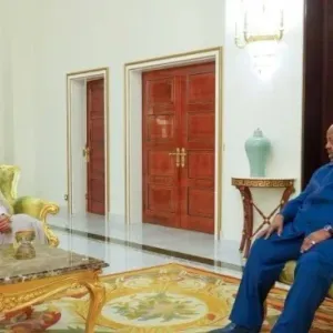 خلال استقباله وزير الخارجية.. رئيس جيبوتي يشيد باستضافة البحرين لأعمال القمة العربية الثالثة والثلاثين