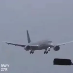 شاهد.. طيار سعودي يتحدى عاصفة عاتية ويهبط ببراعة في مطار هيثرو بلندن