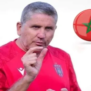 اتحاد العاصمة الجزائري يهدد مدربه بسبب “كلمة حق” اتجاه المغرب