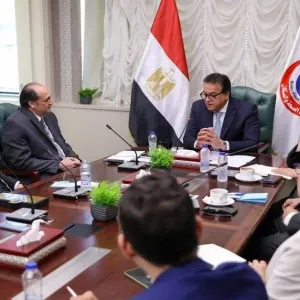 مصر تبحث مع جمعية المعلومات الدوائية سبل التعاون بتطوير قطاع الصناعات الدوائية