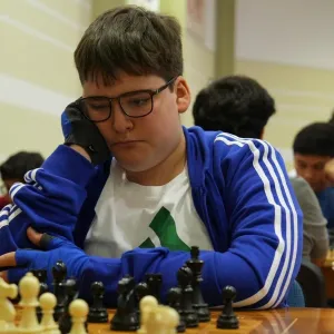 «صراع ثلاثي» على قمة «دولية دبي للشطرنج»