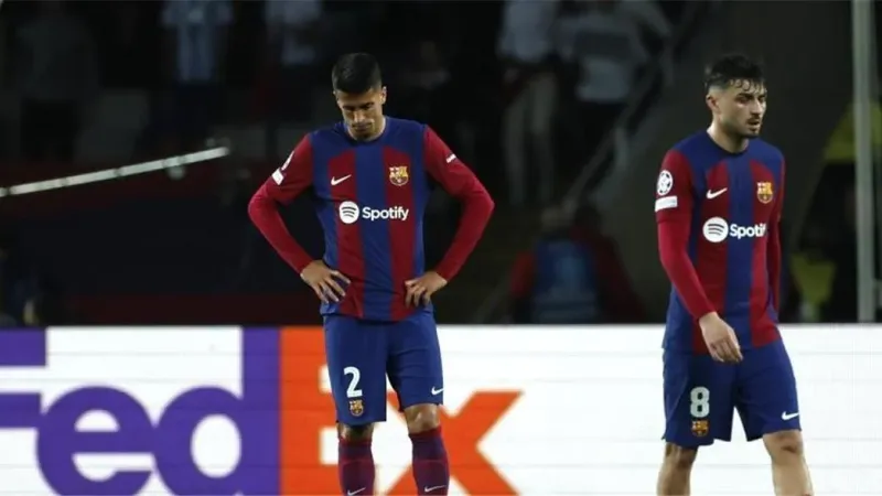 فرديناند يهاجم لاعب برشلونة بعد الخسارة أمام باريس سان جيرمان: لا يمكنني تصديق ما فعله