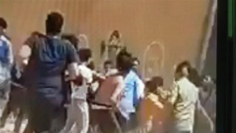 خناقة شوارع بين طلاب وبلطجية داخل مدرسة بالهرم في الجيزة |شاهد