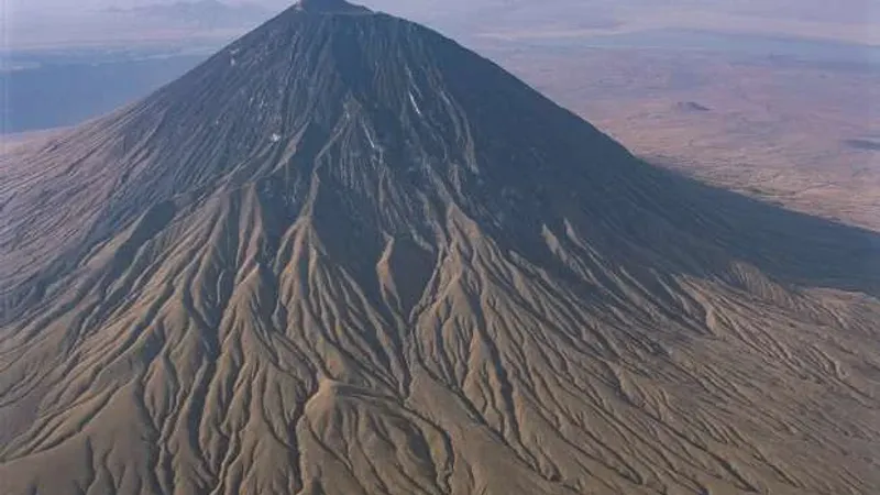 «البركان الأسود» الأخطر في العالم ويهدد البشرية.. أين يقع؟
