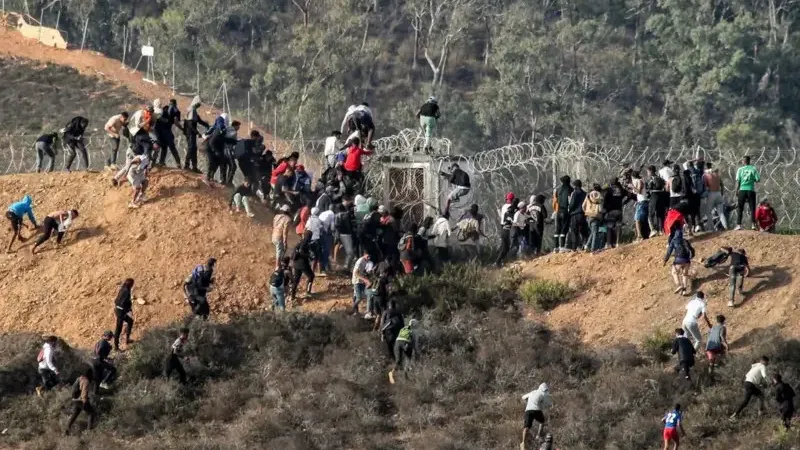 "الهروب الكبير" تفاعل مواقع التواصل مع محاولة جماعية للهجرة غير الشرعية من المغرب إلى إسبانيا