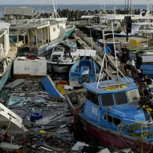 فيديو. إعصار بيريل يضرب جزر الكاريبي ويخلف خسائر مادية وبشرية