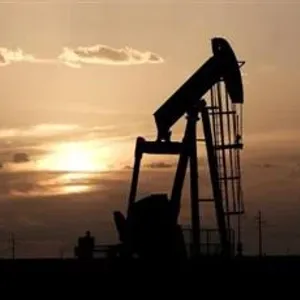 النفط يتجه لتكبد خسارة أسبوعية بنحو 1%