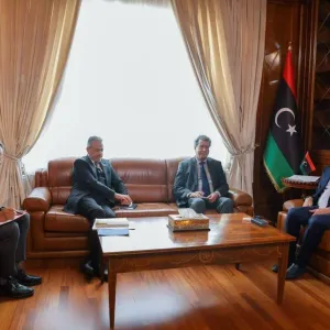 «الوحدة» الليبية تتمسك باستبعاد وزيرها للنفط رغم انتهاء التحقيق معه