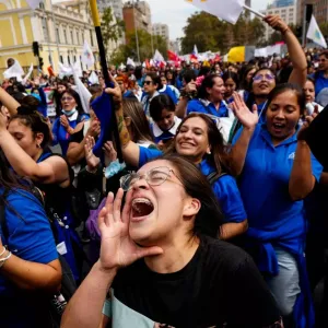 فيديو. مظاهرة عارمة للعمال التشيليين في سانتياغو