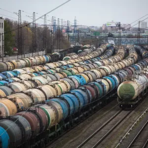 أعمال الصيانة تهبط بمعدل تكرير النفط الروسي بعد ضربات المسيرات