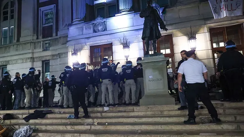 الشرطة الأمريكية تفض اعتصام الطلاب بجامعة كولومبيا